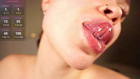 Snapshot of alma_yammy chatting on December 7, 5:42 pm Alma online show from December 7, 5:42 pm