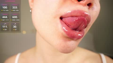 Snapshot of alma_yammy chatting on December 13, 8:30 am Alma online show from December 13, 8:30 am