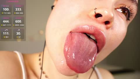 Snapshot of alma_yammy chatting on December 19, 6:45 am Alma online show from December 19, 6:45 am