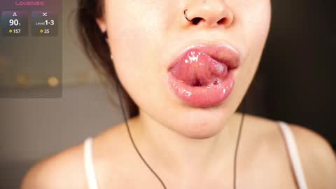 Snapshot of alma_yammy chatting on December 21, 5:40 pm Alma online show from December 21, 5:40 pm