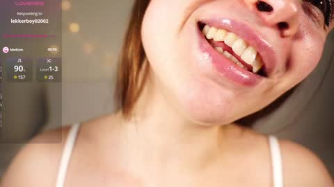 Snapshot of alma_yammy chatting on December 31, 2:14 pm Alma online show from December 31, 2:14 pm