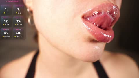 Snapshot of alma_yammy chatting on January 24, 8:00 pm Alma online show from January 24, 8:00 pm