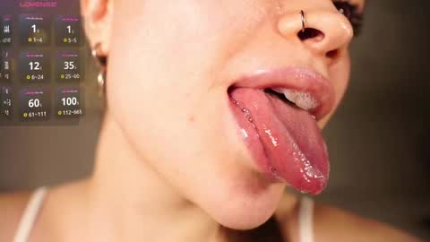 Snapshot of alma_yammy chatting on February 14, 6:40 pm Alma online show from February 14, 6:40 pm