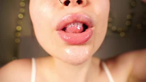 Snapshot of alma_yammy chatting on March 2, 7:34 pm Alma online show from March 2, 7:34 pm