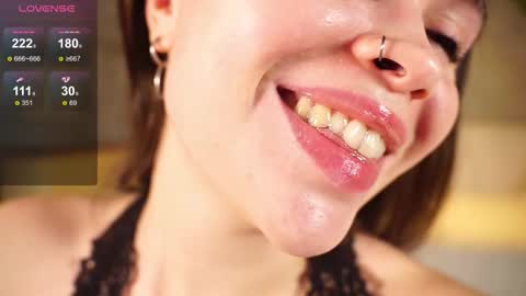 Snapshot of alma_yammy chatting on October 23, 5:44 pm Alma online show from October 23, 5:44 pm