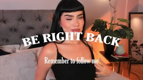 Mia online show from March 31, 12:05 pm