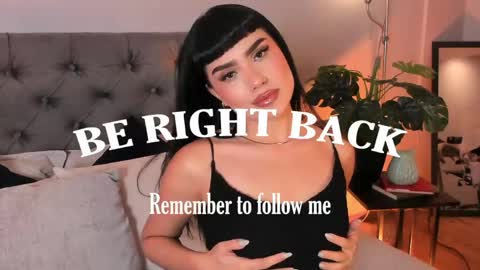 Mia online show from April 22, 1:34 pm