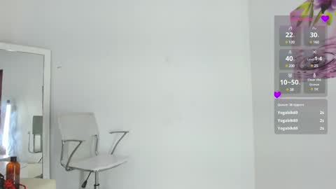 Snapshot of almasaennz chatting on December 19, 2:01 am   online show from December 19, 2:01 am