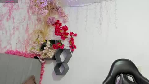Snapshot of almazz_ chatting on April 25, 7:55 pm Santy online show from April 25, 7:55 pm