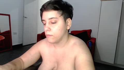 Snapshot of almondonwheels chatting on December 29, 11:08 pm Almond online show from December 29, 11:08 pm