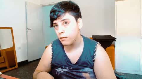 Snapshot of almondonwheels chatting on January 10, 9:20 pm Almond online show from January 10, 9:20 pm