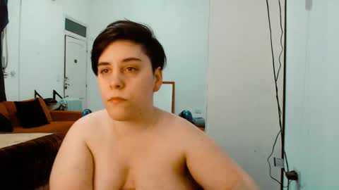 Snapshot of almondonwheels chatting on October 2, 12:28 am Almond online show from October 2, 12:28 am