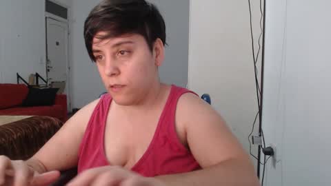 Snapshot of almondonwheels chatting on October 14, 12:00 am Almond online show from October 14, 12:00 am