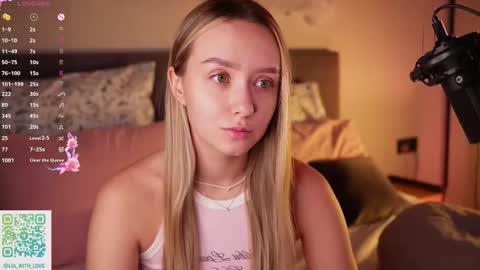 Snapshot of alodiaacomb chatting on November 11, 3:06 am Lia online show from November 11, 3:06 am