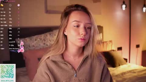 Snapshot of alodiaacomb chatting on November 25, 3:06 am Lia online show from November 25, 3:06 am