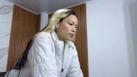 alonddra_tay online show from April 27, 11:30 am