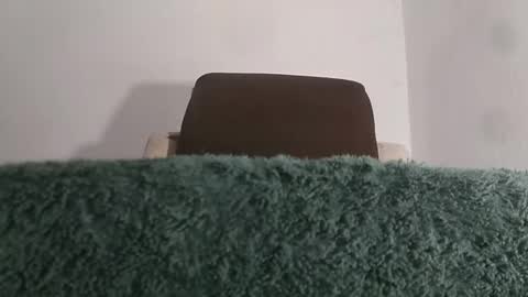 Snapshot of alotofcream chatting on December 14, 1:11 am alotofcream4u online show from December 14, 1:11 am