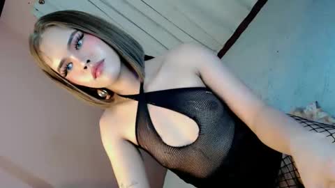 Snapshot of alove_too_last chatting on February 13, 5:54 pm LEXY online show from February 13, 5:54 pm