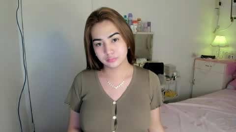 alovelydollnica online show from August 1, 12:10 am