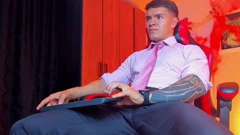 alpha_dominus_ online show from October 17, 3:42 am