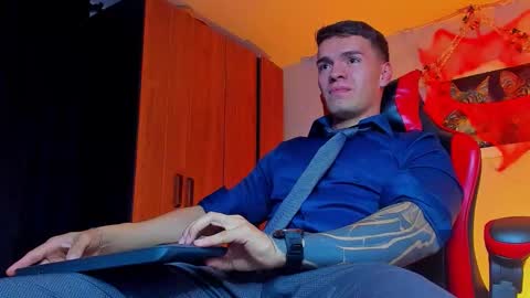 alpha_dominus_ online show from October 18, 3:53 am