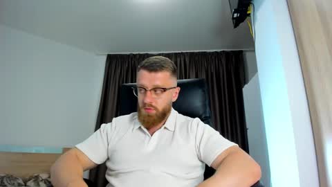 Alphaalexxx Lets reach Me 100 thumbs up online show from June 9, 4:51 pm