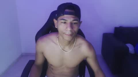 alphas_latins online show from March 8, 10:13 pm