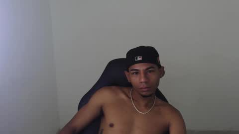 alphas_latins online show from April 21, 5:17 pm