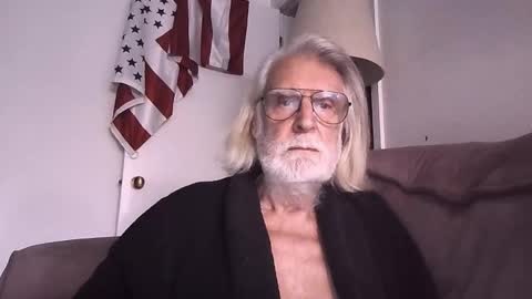 Snapshot of alphauniform chatting on February 22, 5:33 pm AlphaUniform online show from February 22, 5:33 pm