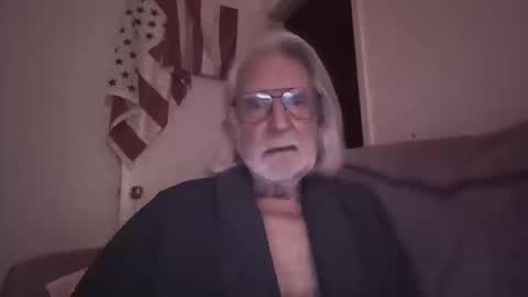 Snapshot of alphauniform chatting on March 11, 11:27 am AlphaUniform online show from March 11, 11:27 am