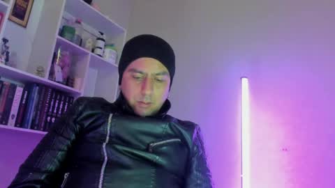 alucard_col666 online show from May 28, 5:54 pm