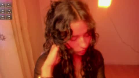 Snapshot of aluna_0310 chatting on April 17, 11:08 pm . . online show from April 17, 11:08 pm