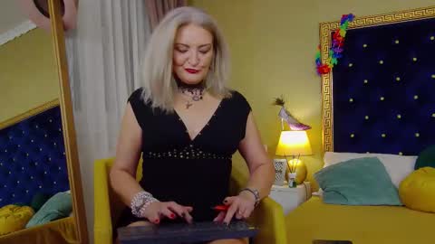 Alura Jenson online show from December 16, 8:25 pm