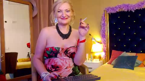 Snapshot of alura_jenson_ chatting on June 11, 2:53 am Alura Jenson online show from June 11, 2:53 am