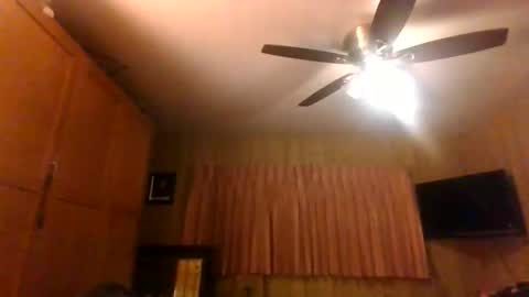 Snapshot of alwaysonthespot chatting on April 11, 10:41 am alwaysonthespot online show from April 11, 10:41 am