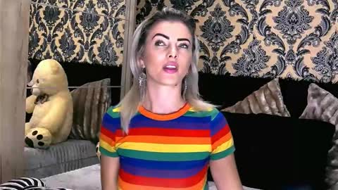 Snapshot of alyblonde chatting on January 11, 9:26 am aly online show from January 11, 9:26 am