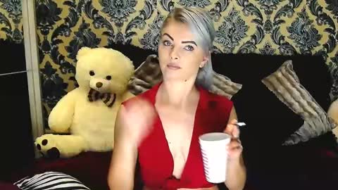 Snapshot of alyblonde chatting on February 8, 10:18 am aly online show from February 8, 10:18 am