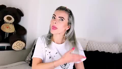 aly online show from April 26, 9:40 am