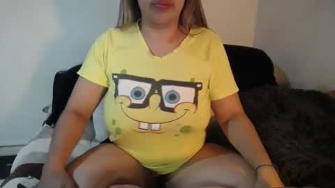 Snapshot of alynfoxx chatting on February 22, 12:49 am Alyn Maria online show from February 22, 12:49 am