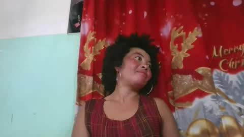 Snapshot of alypierette chatting on December 1, 7:35 am alypierette online show from December 1, 7:35 am