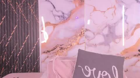 alyson__a online show from April 20, 7:04 pm