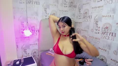 Snapshot of alyssa_park chatting on December 3, 10:29 pm  ALYSSA   online show from December 3, 10:29 pm