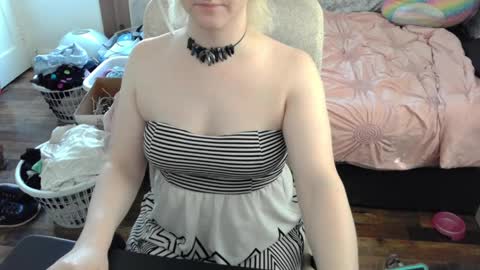 alyxiabewbs online show from March 26, 5:29 pm
