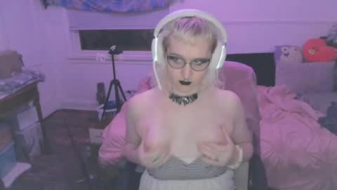 alyxiabewbs online show from May 18, 2:29 am