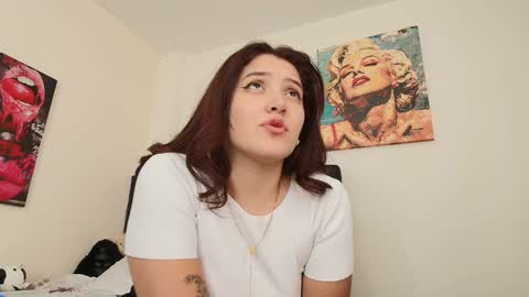 Snapshot of amabella_w chatting on January 19, 7:58 pm Isabella online show from January 19, 7:58 pm