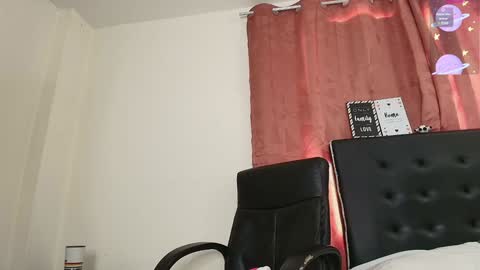 Snapshot of amabella_w chatting on February 2, 7:57 pm Isabella online show from February 2, 7:57 pm