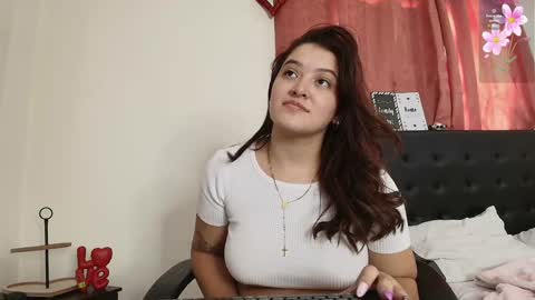 Snapshot of amabella_w chatting on February 4, 7:44 pm Isabella online show from February 4, 7:44 pm