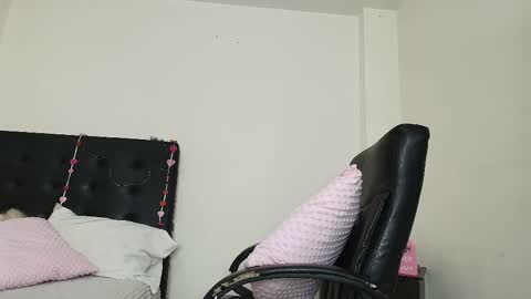 Snapshot of amabella_w chatting on February 10, 10:51 pm Isabella online show from February 10, 10:51 pm