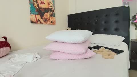 Snapshot of amabella_w chatting on February 25, 11:00 pm Isabella online show from February 25, 11:00 pm