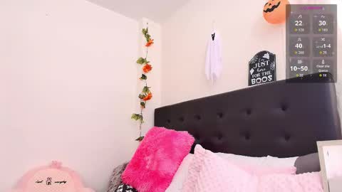 Snapshot of amabella_w chatting on October 14, 6:52 pm Isabella online show from October 14, 6:52 pm